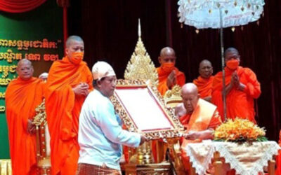 ကမ္ဘောဒီးယားနိုင်ငံ၊ သာသနာပိုင်ဆရာတော်ကြီး ဆမ်ဒက် ပရယ် အဂ္ဂမဟာ သံဃရာဇာဓိပတိ တပ်ဗုံအား “အဘိဓဇ အဂ္ဂမဟာ သဒ္ဓမ္မ ဇောတိက” ဘွဲ့တံဆိပ်တော် ဆက်ကပ်ပူဇော်သည့် အခမ်း အနားကျင်းပ