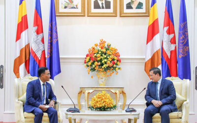 ကမ္ဘောဒီးယားနိုင်ငံဆိုင်ရာ မြန်မာသံအမတ်ကြီးက ကမ္ဘောဒီးယားနိုင်ငံ၊ ဝန်ကြီးချုပ် ဆမ်ဒက် မဟာ ပဝရ ဓိပတိ ဟွန်မာနိုက် အား ဂါရဝပြုတွေ့ဆုံ