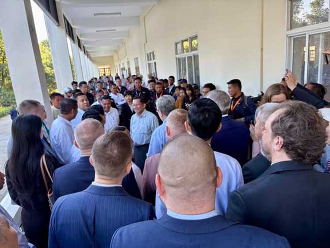 နိုင်ငံတကာရွေးကောက်ပွဲလေ့လာစောင့်ကြည့်သူများနှင့် သံတမန်များ မြန်မာနိုင်ငံ၏ အထွေထွေရွေးကောက်ပွဲ မဲပေးမှုလုပ်ငန်းစဉ်များကို ကြည့်ရှုလေ့လာ